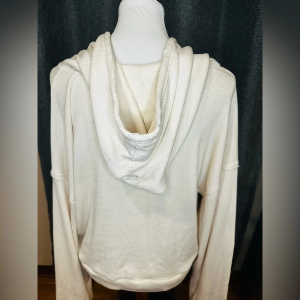 FB Beach Cream Waffle Knit Hoodie Women’s Size Large – Lightweight Pullover Top